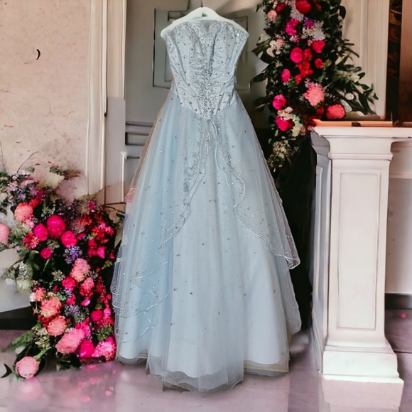 Womens 7/8 powder blue morilee ballgown. - Picture 2 of 16